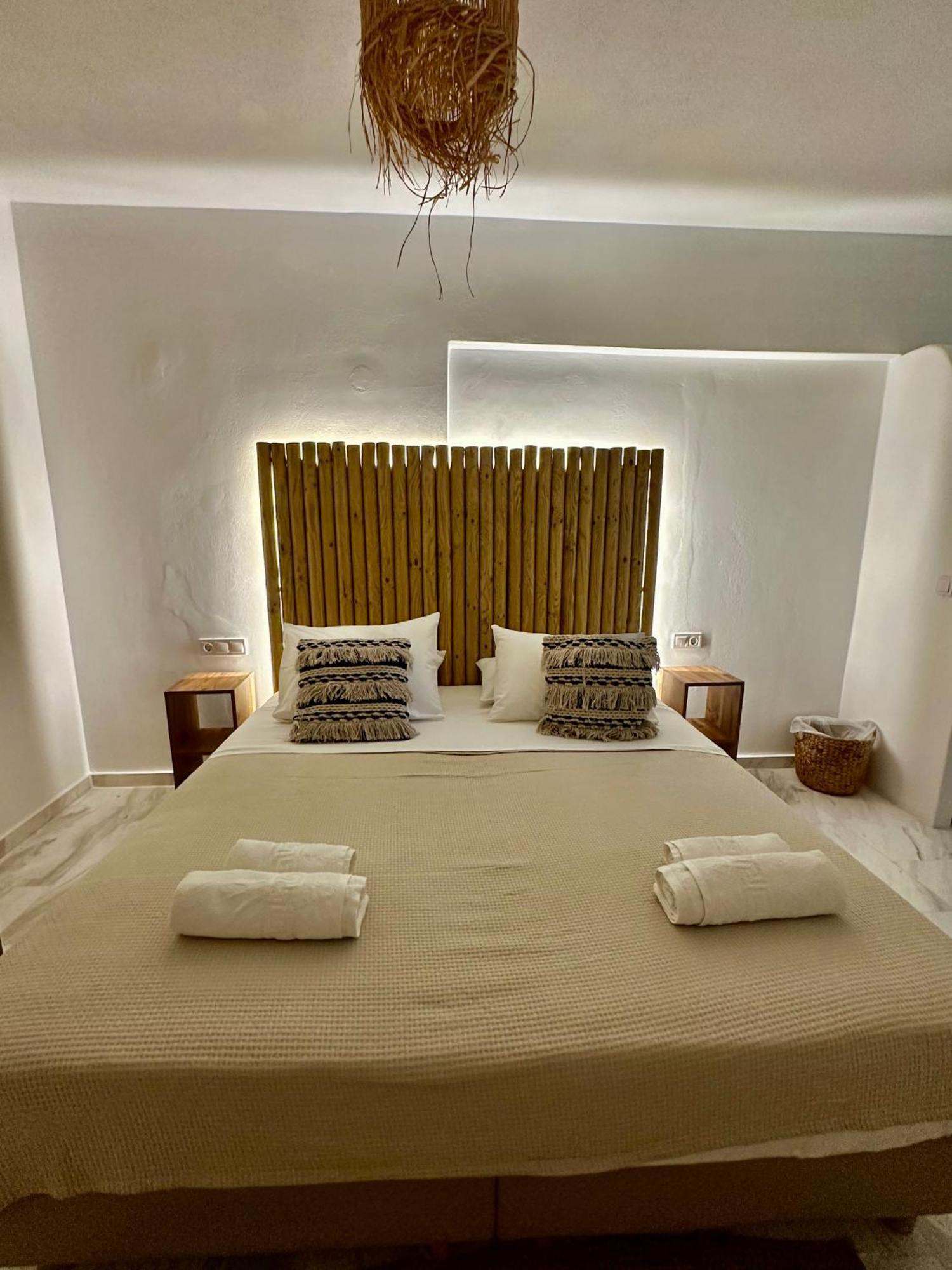 Athina Rooms - Lounge Apartments パロス島 エクステリア 写真