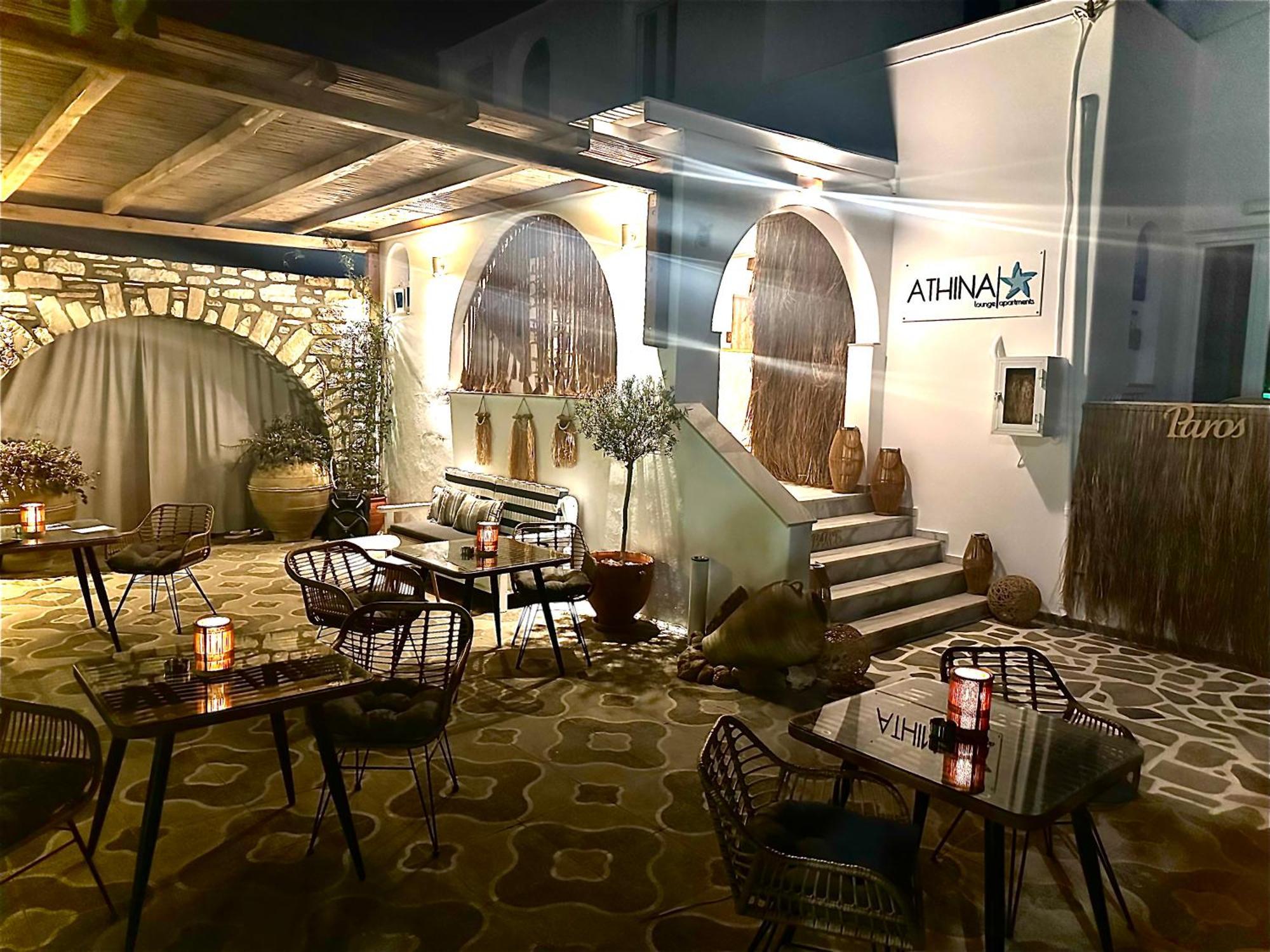Athina Rooms - Lounge Apartments パロス島 エクステリア 写真