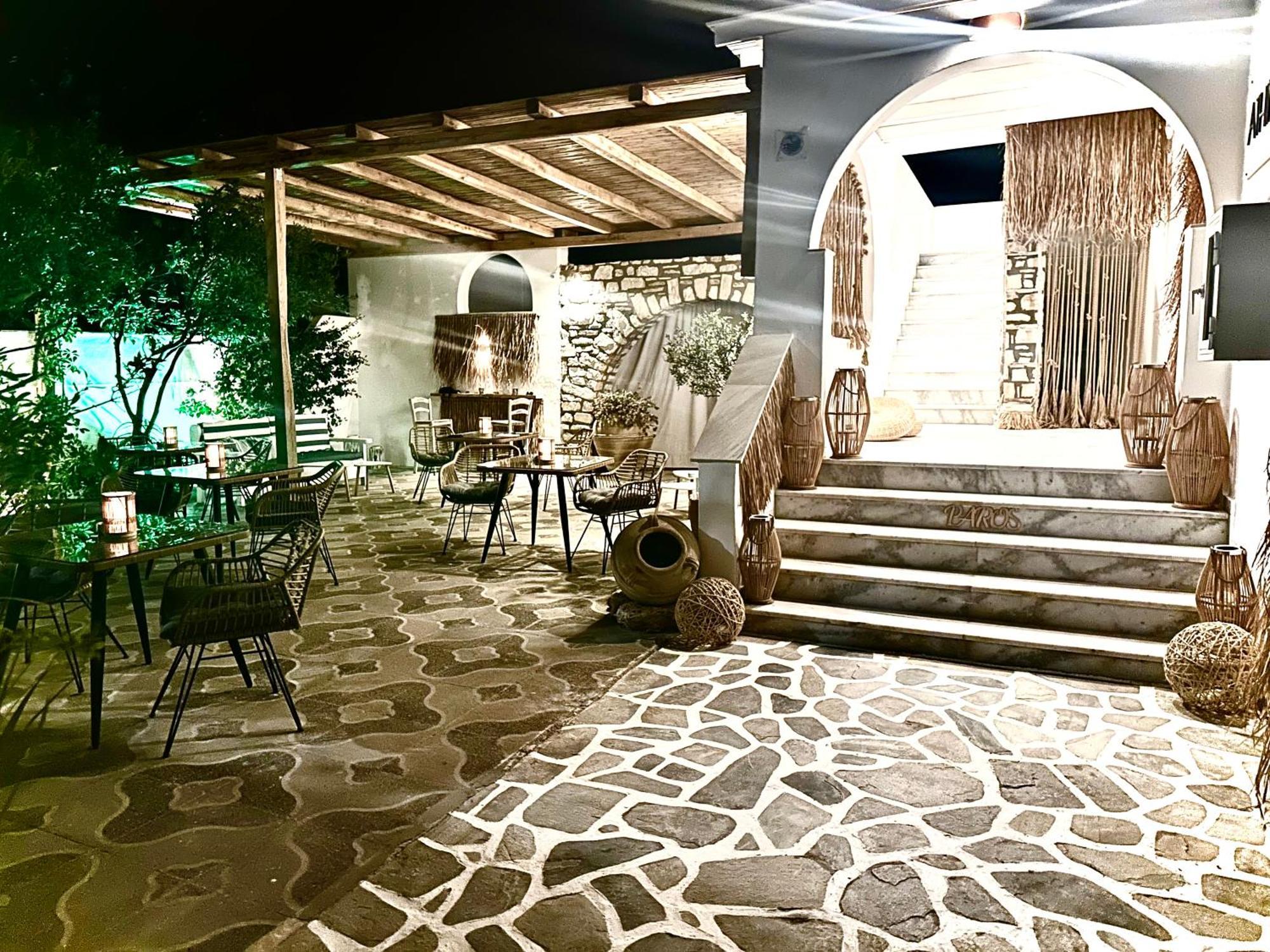 Athina Rooms - Lounge Apartments パロス島 エクステリア 写真