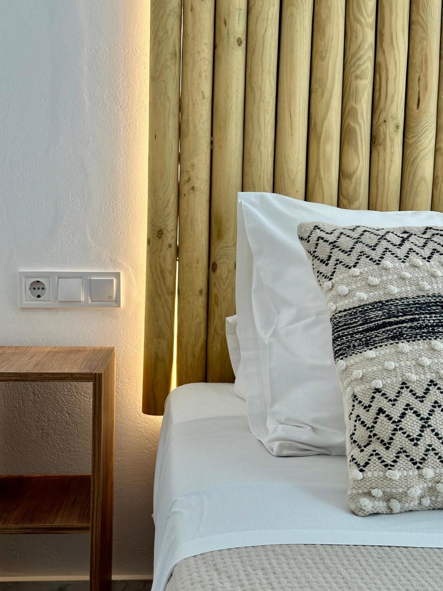 Athina Rooms - Lounge Apartments パロス島 エクステリア 写真