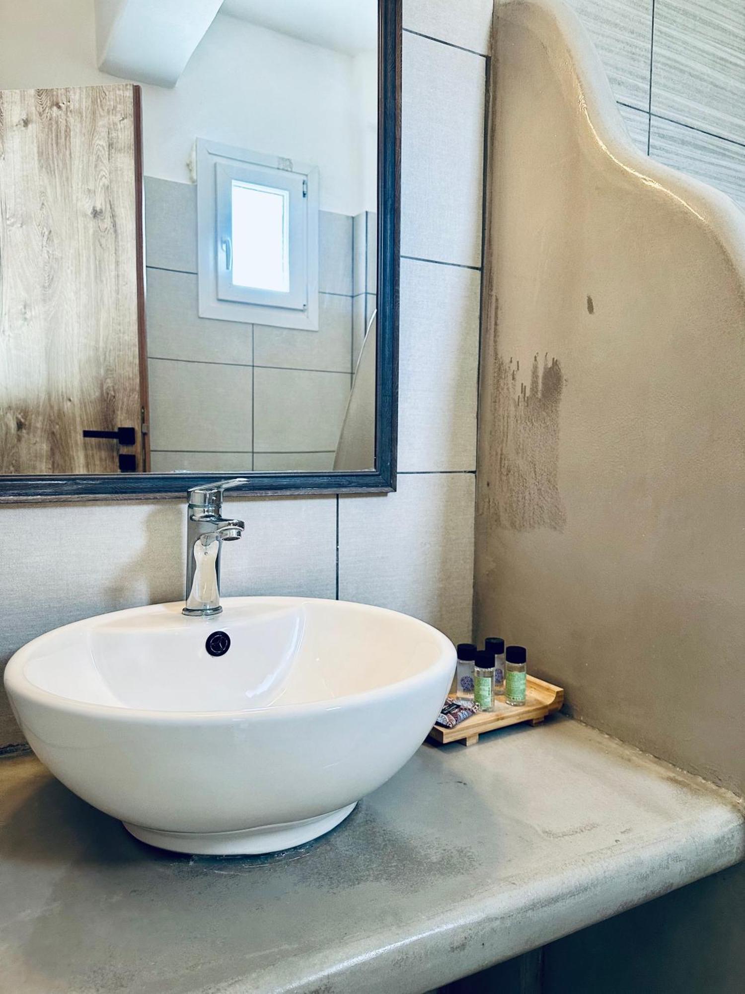 Athina Rooms - Lounge Apartments パロス島 エクステリア 写真