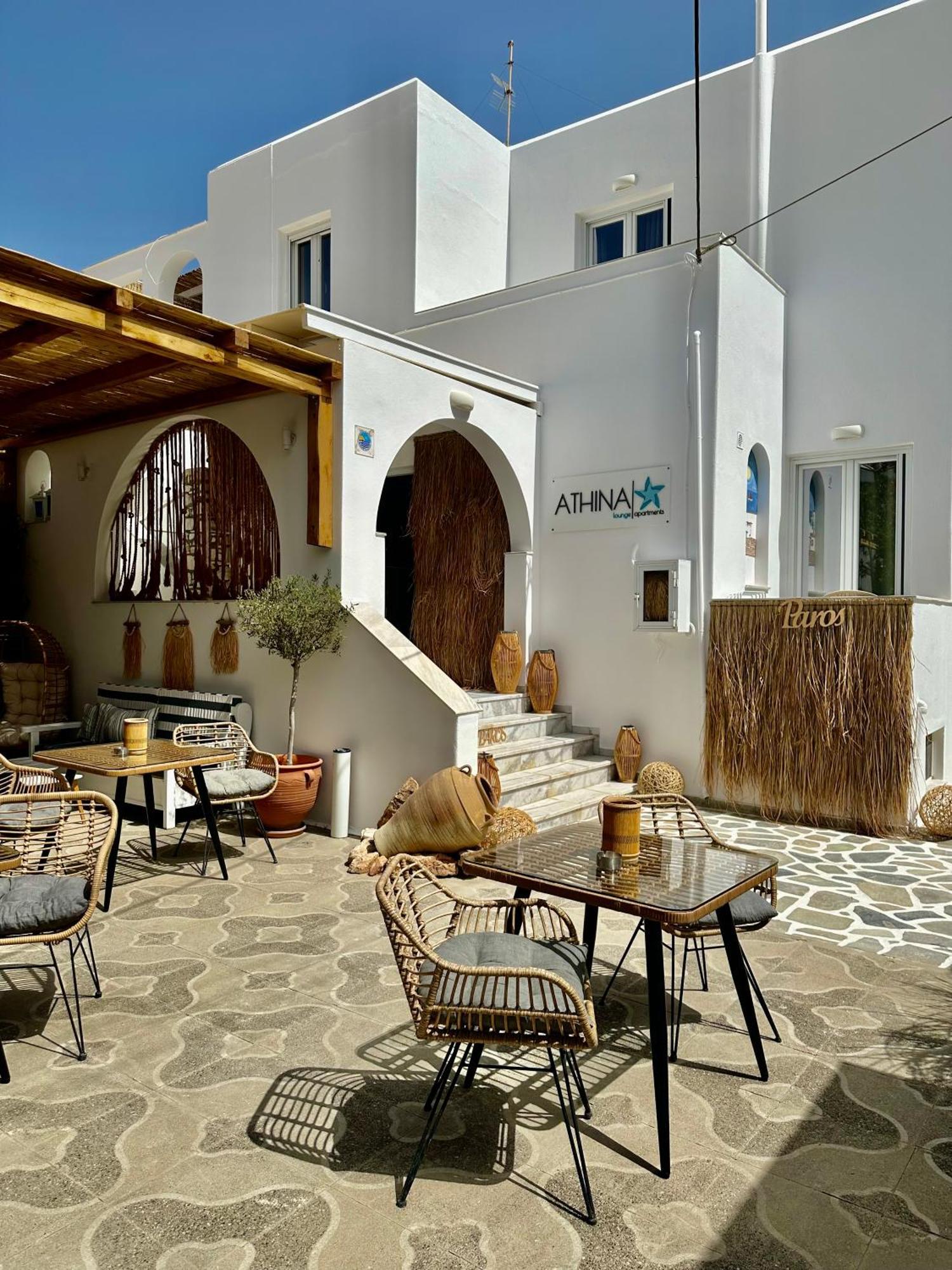 Athina Rooms - Lounge Apartments パロス島 エクステリア 写真