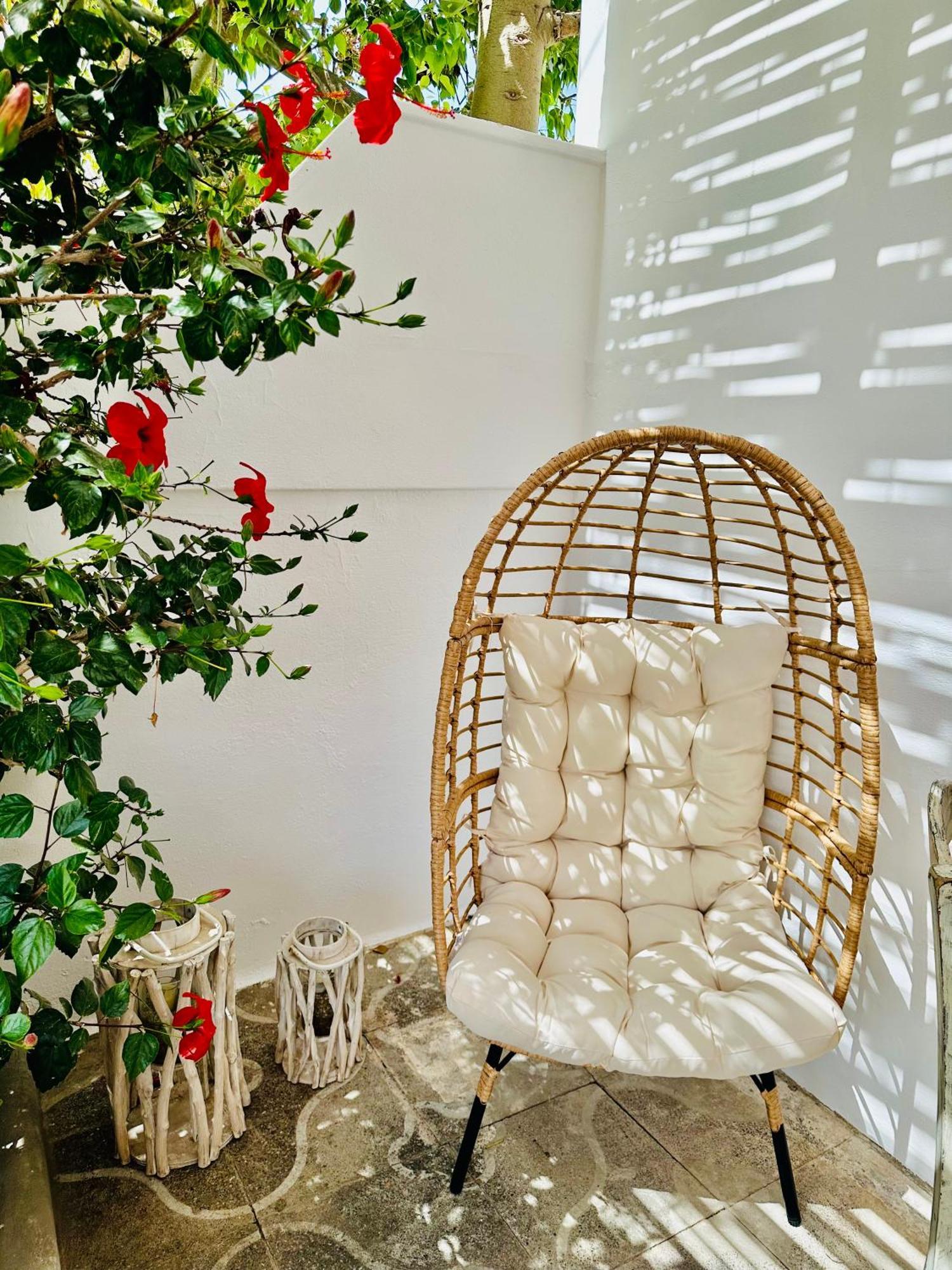 Athina Rooms - Lounge Apartments パロス島 エクステリア 写真