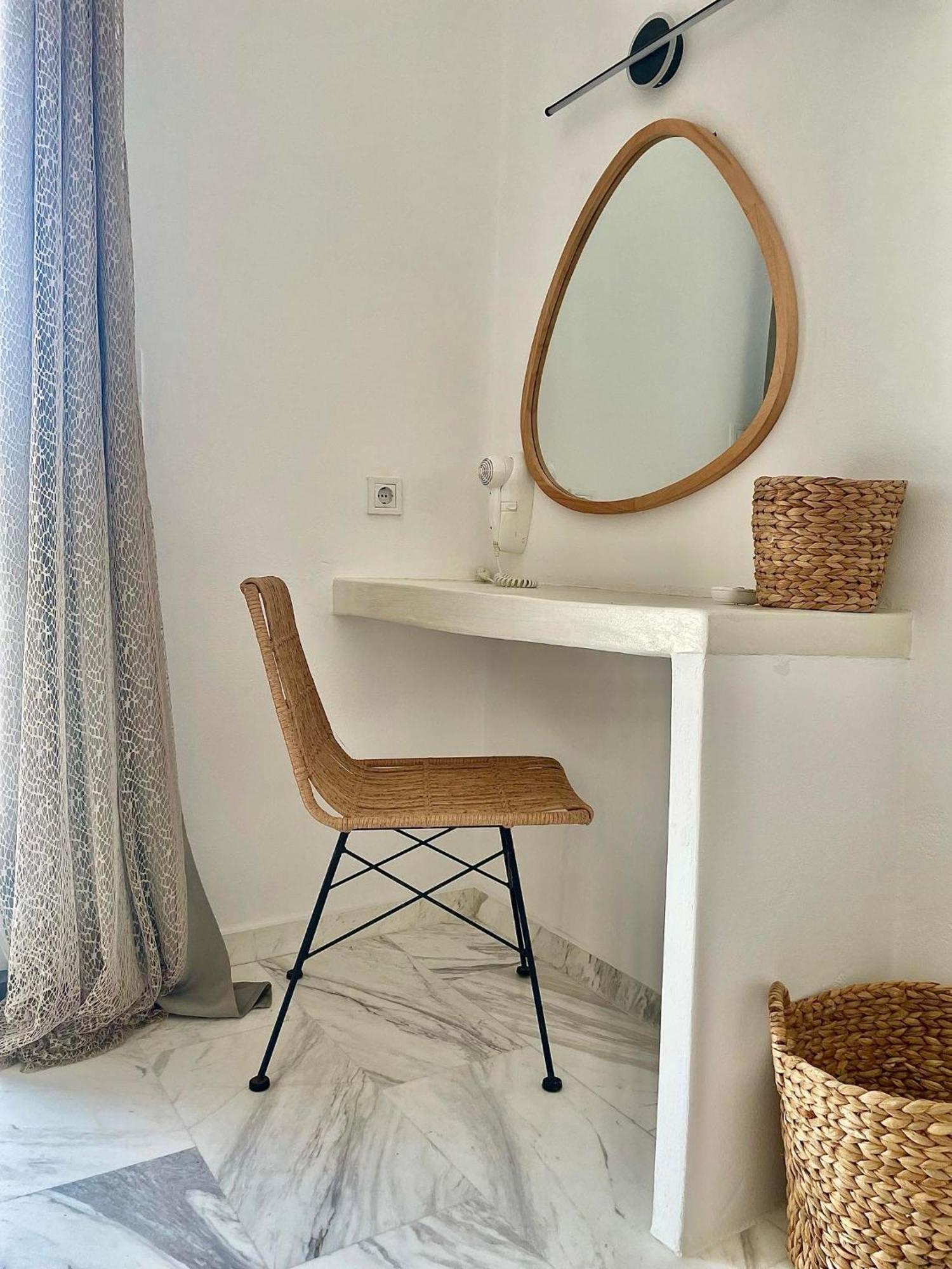 Athina Rooms - Lounge Apartments パロス島 エクステリア 写真