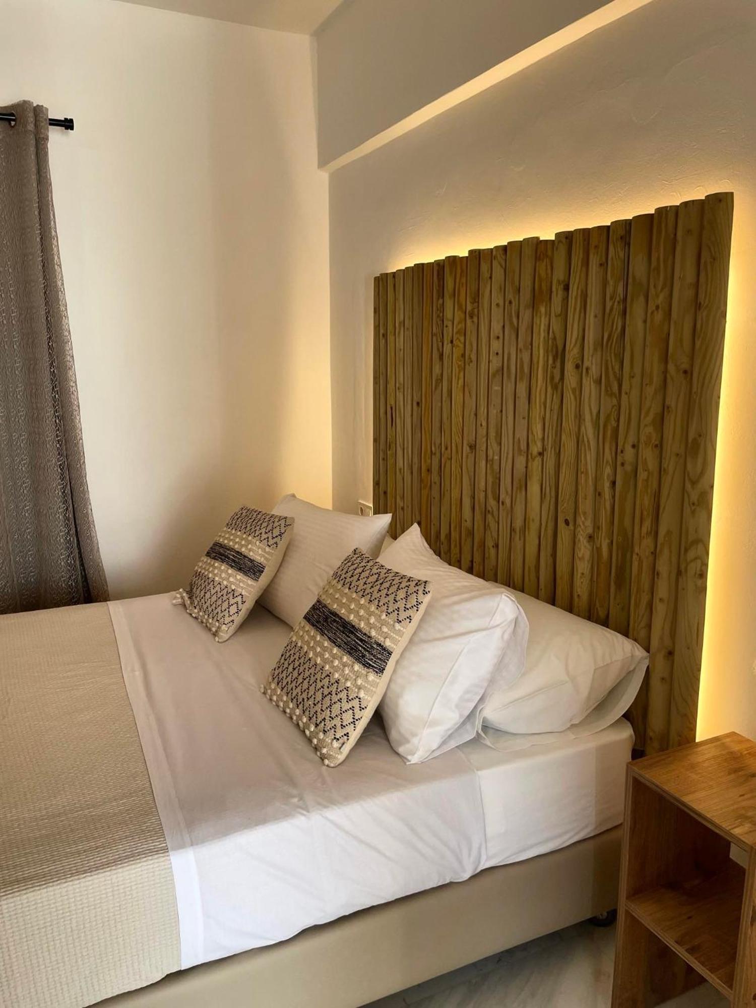 Athina Rooms - Lounge Apartments パロス島 エクステリア 写真