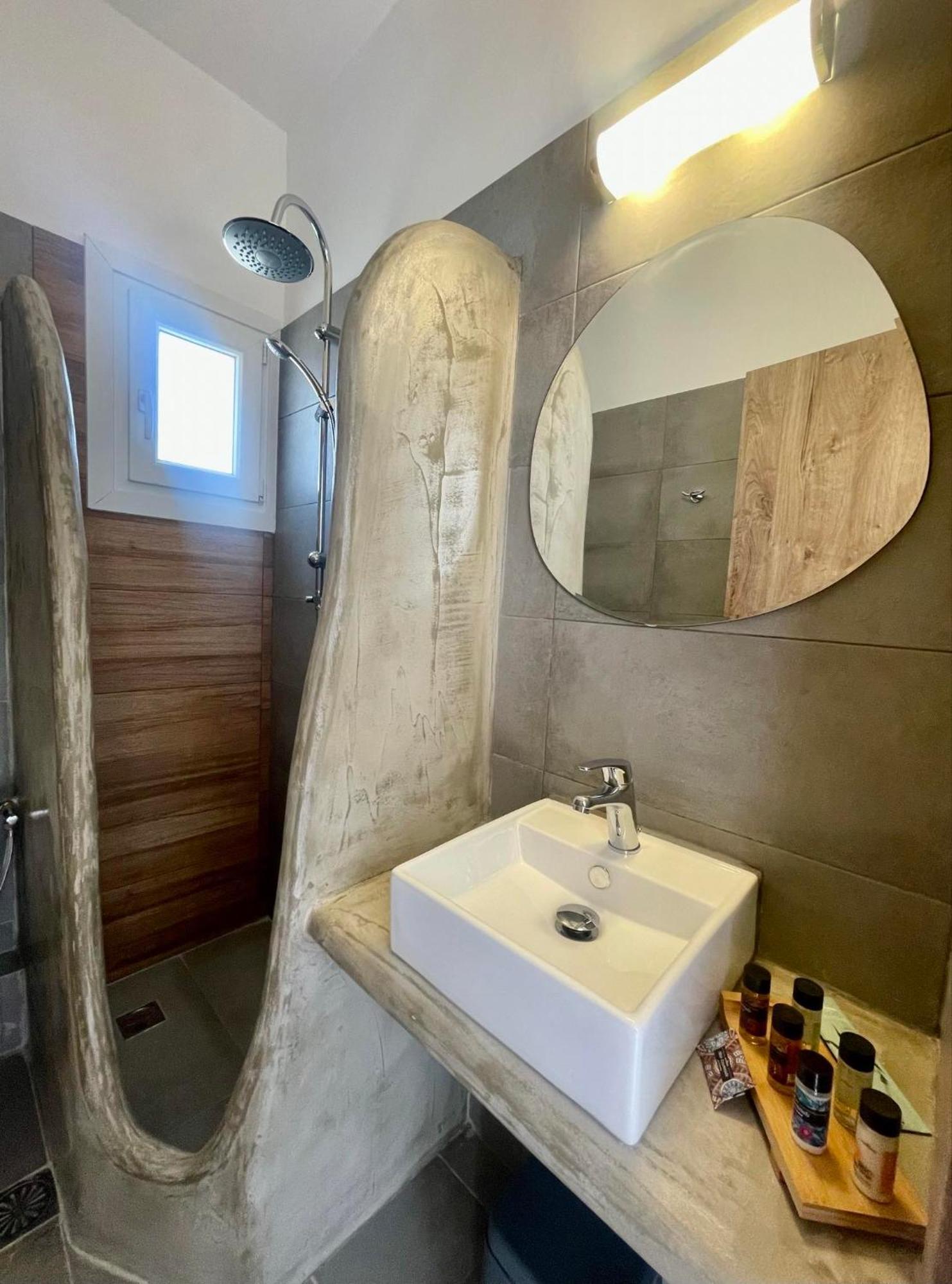 Athina Rooms - Lounge Apartments パロス島 エクステリア 写真