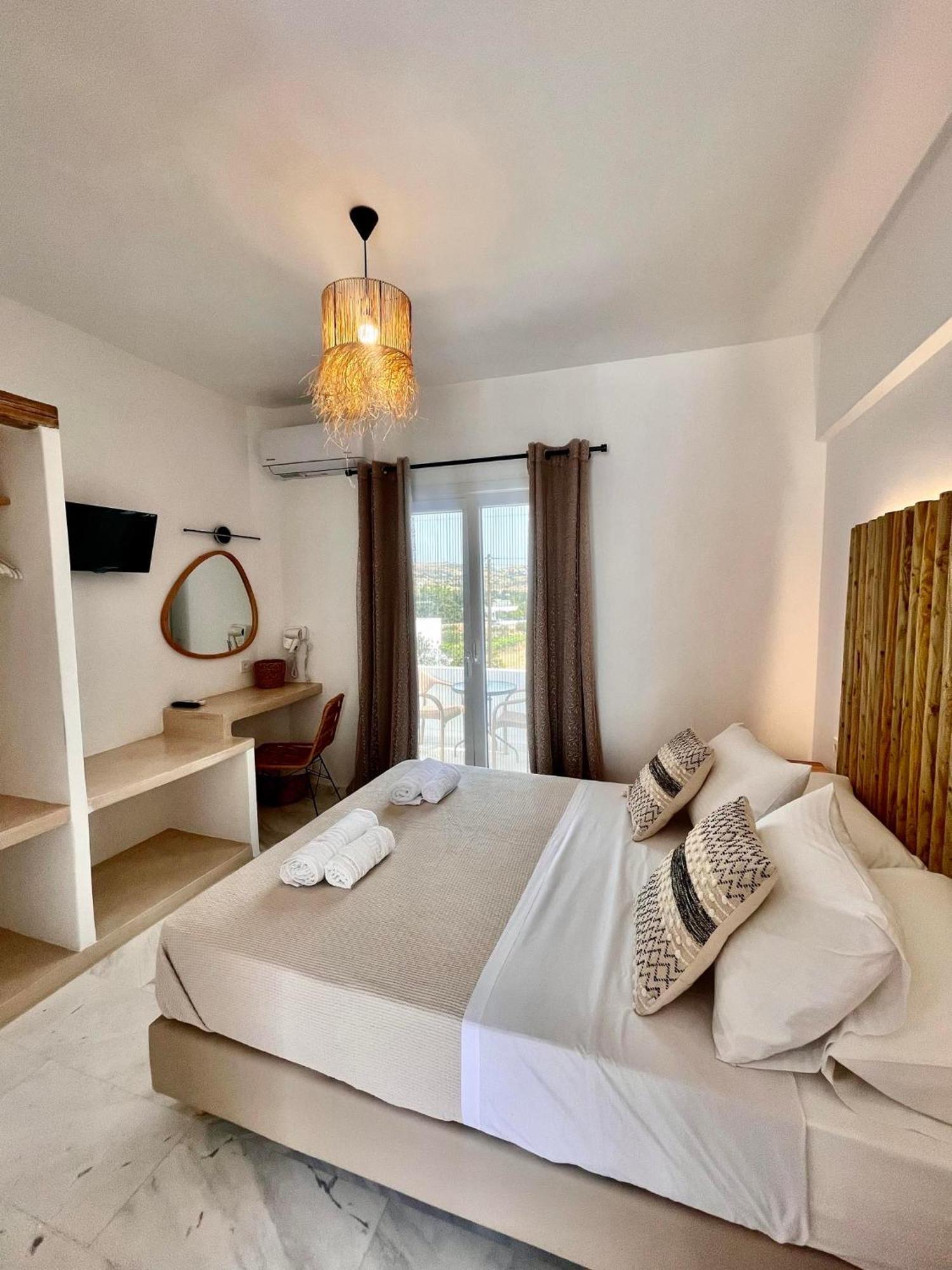 Athina Rooms - Lounge Apartments パロス島 エクステリア 写真