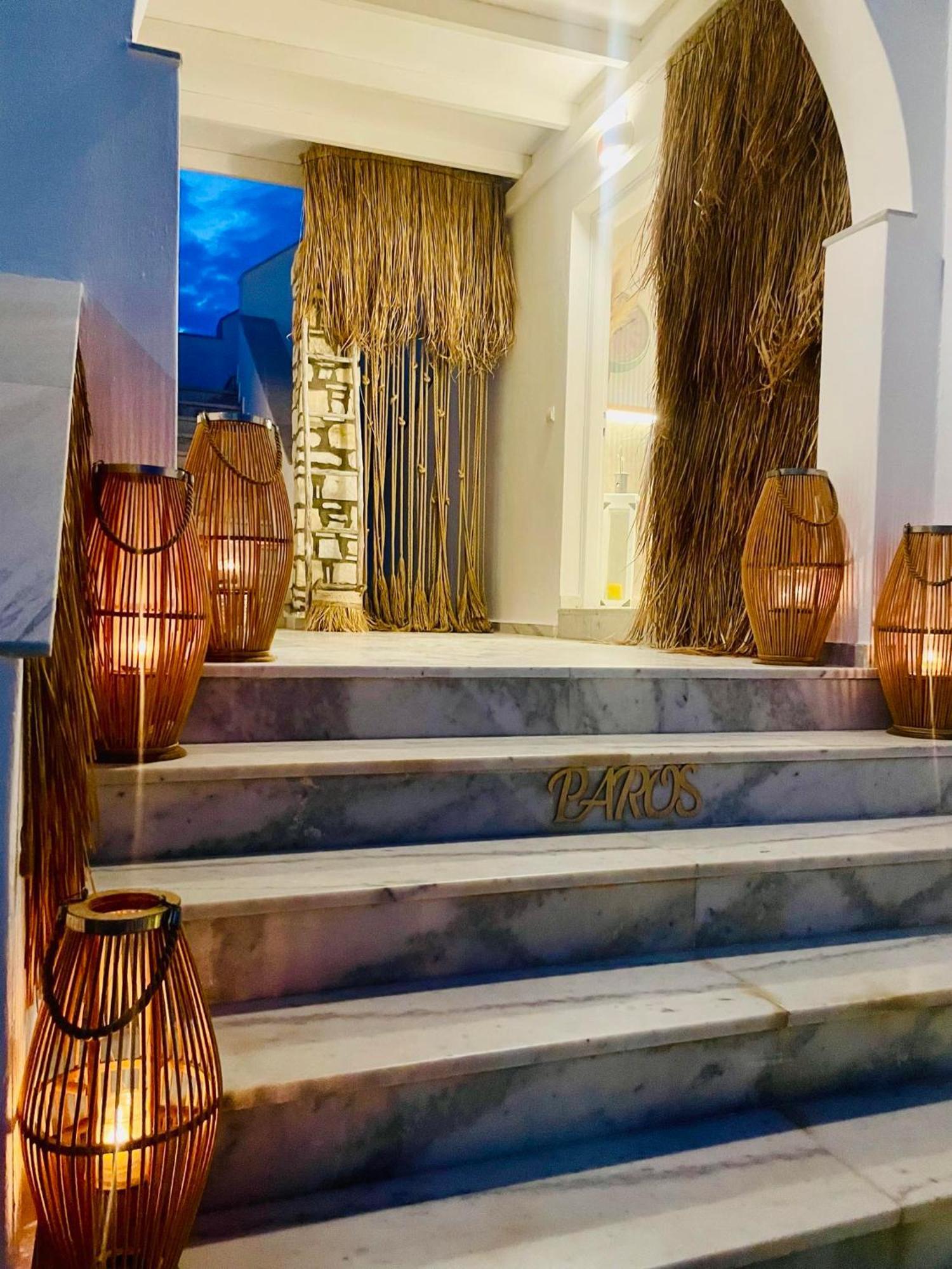 Athina Rooms - Lounge Apartments パロス島 エクステリア 写真