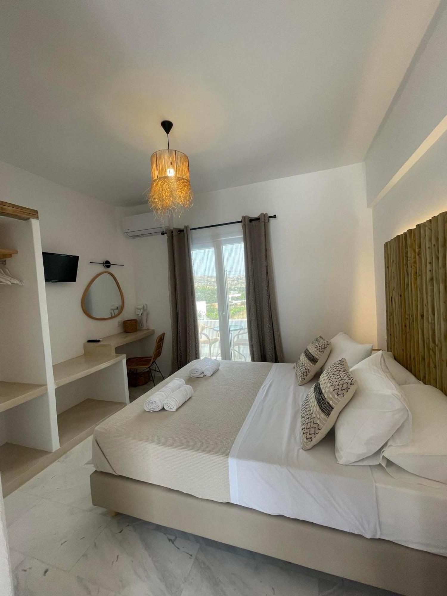 Athina Rooms - Lounge Apartments パロス島 エクステリア 写真