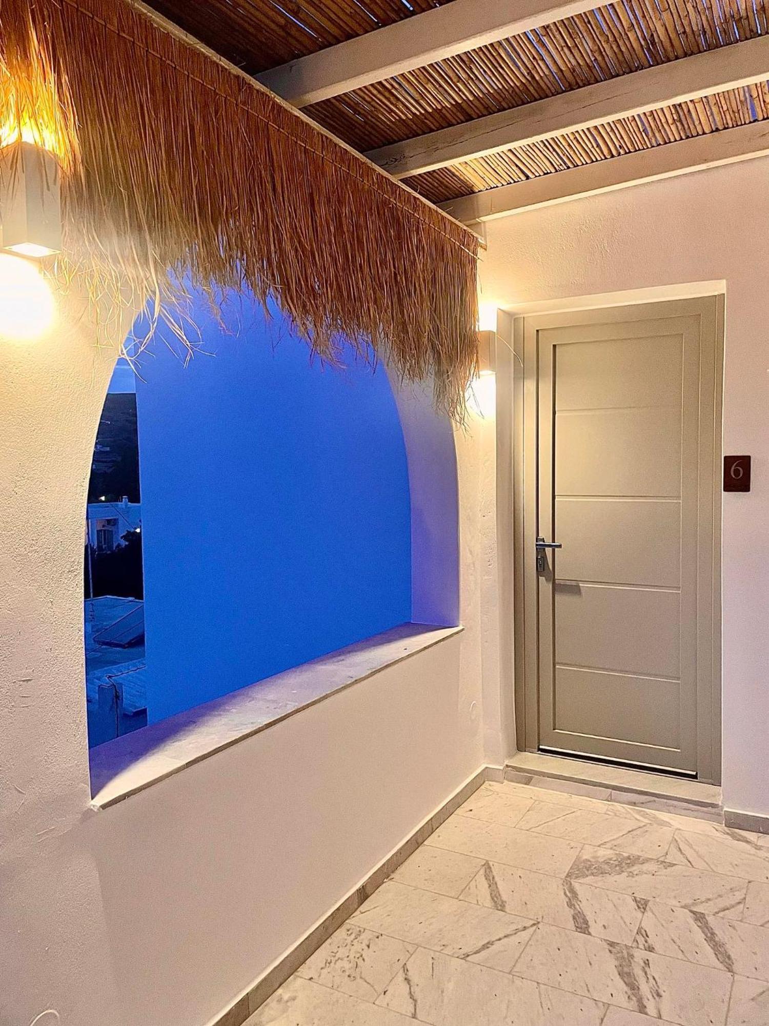 Athina Rooms - Lounge Apartments パロス島 エクステリア 写真