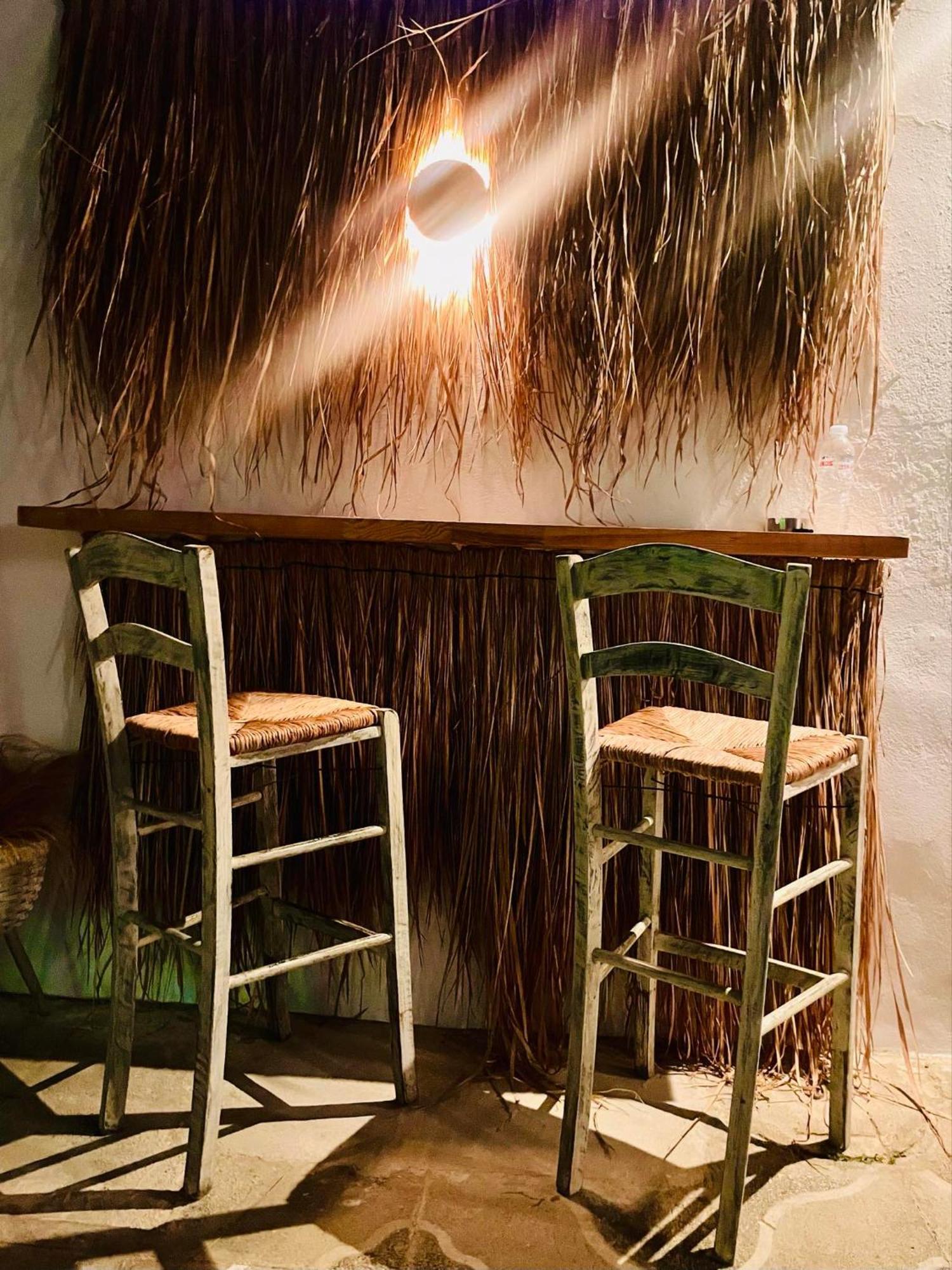 Athina Rooms - Lounge Apartments パロス島 エクステリア 写真