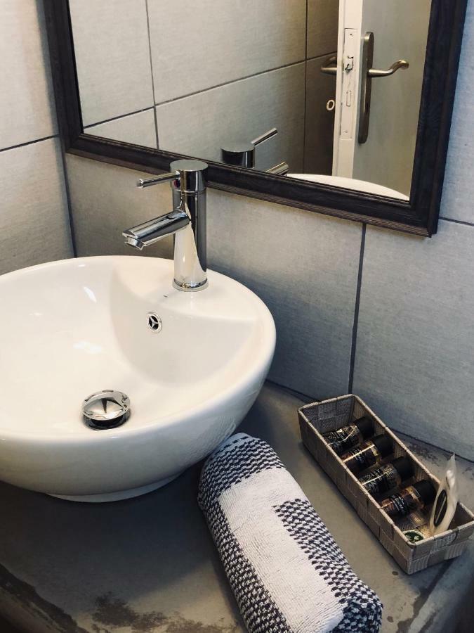 Athina Rooms - Lounge Apartments パロス島 エクステリア 写真